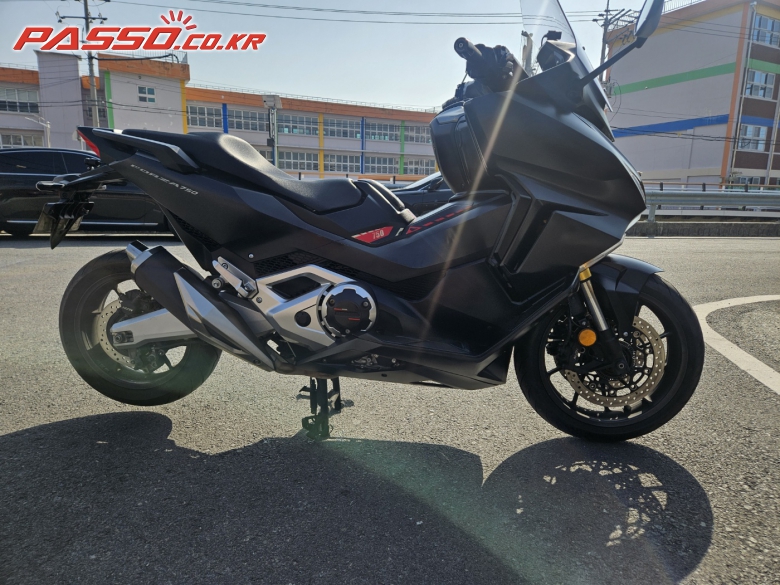 Honda 포르자 750