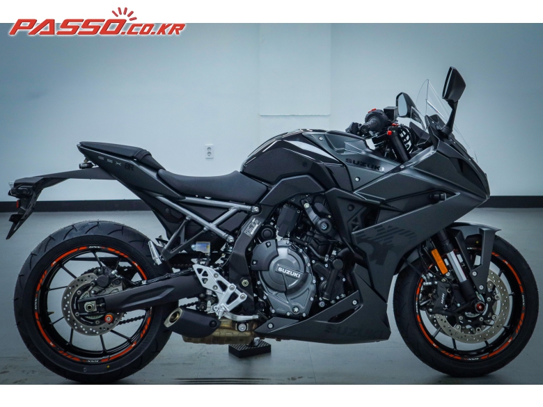 Suzuki GSX 8 R