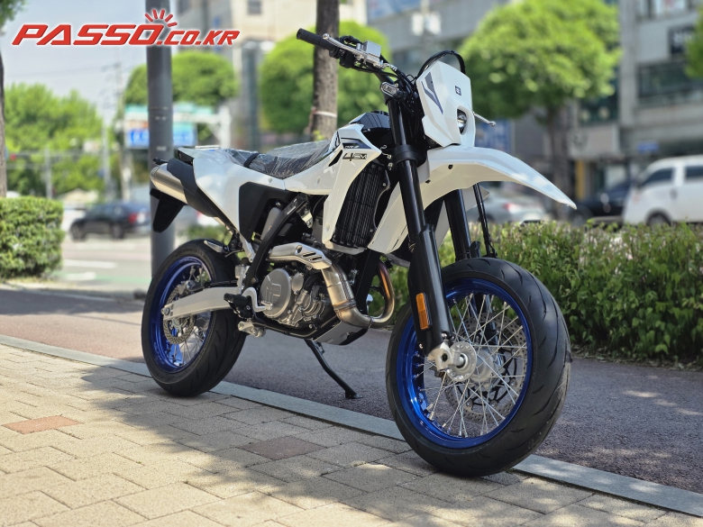 Suzuki DR Z 4 SM