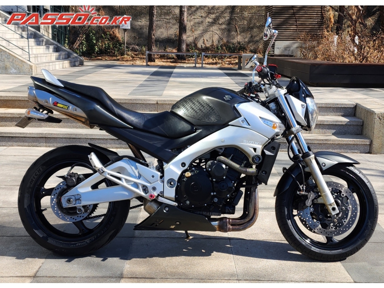 Suzuki GSR 600