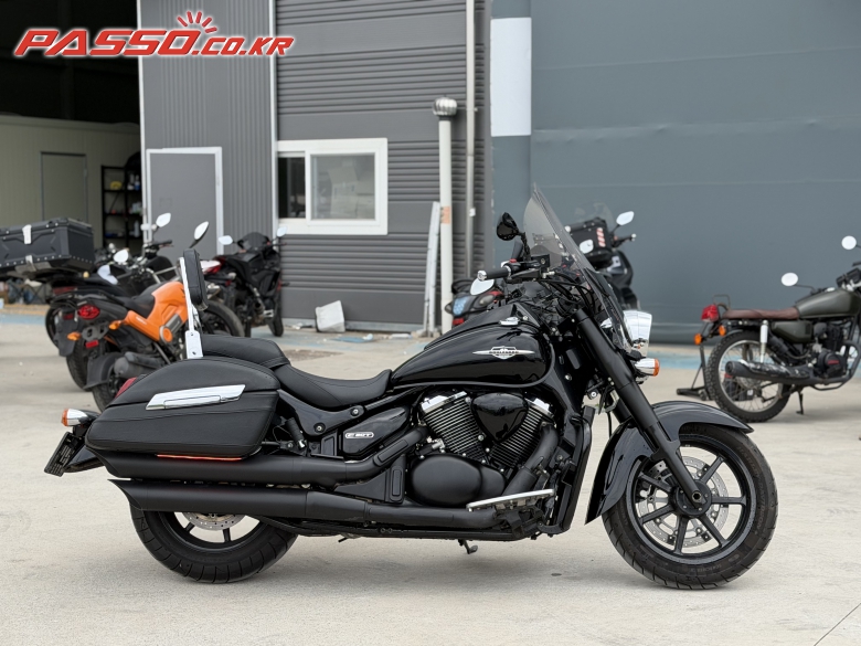 Suzuki 인투루더 C 1500 T