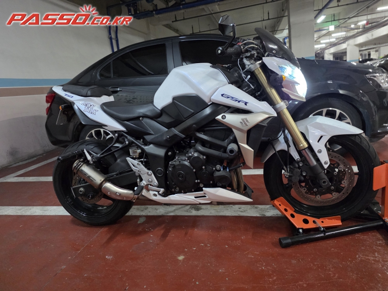 Suzuki GSR 750 A