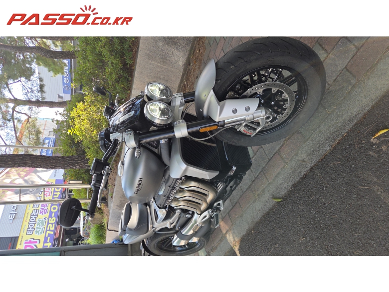 Triumph 로켓Ⅲ R