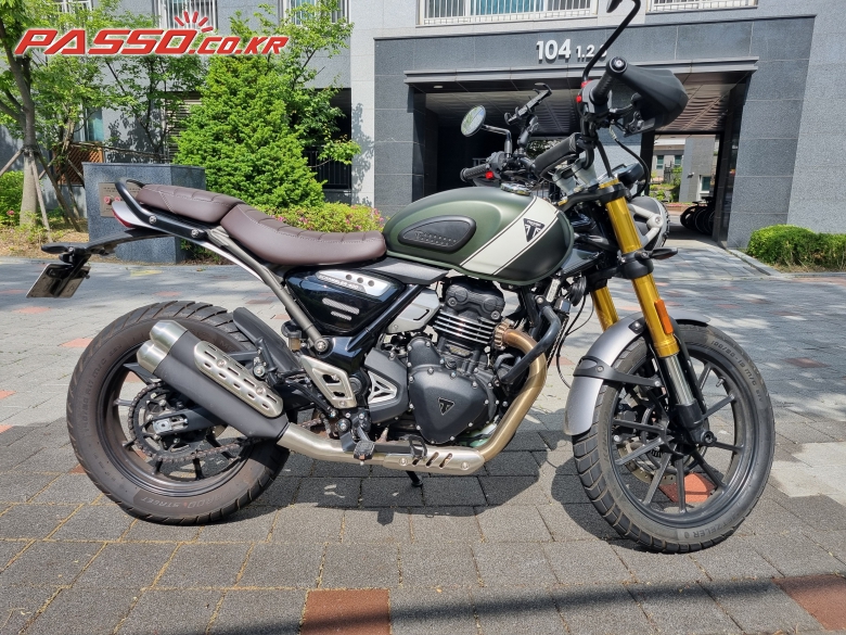 Triumph 스크램블러 400 X