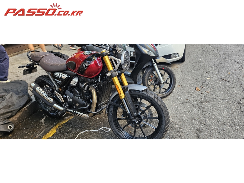 Triumph 스크램블러 400 X