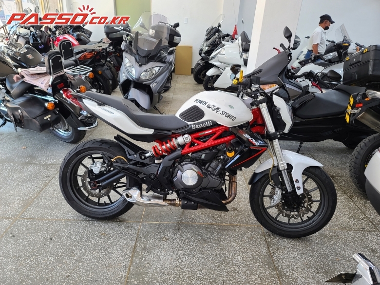 Benelli TNT 300