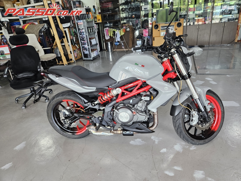 Benelli TNT 300