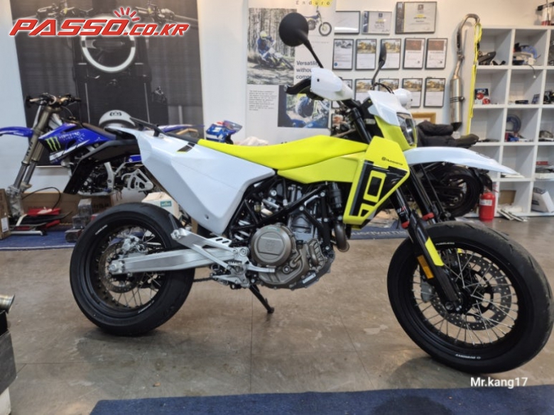 Husqvarna 701 슈퍼모토