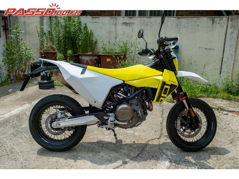 Husqvarna 701 슈퍼모토
