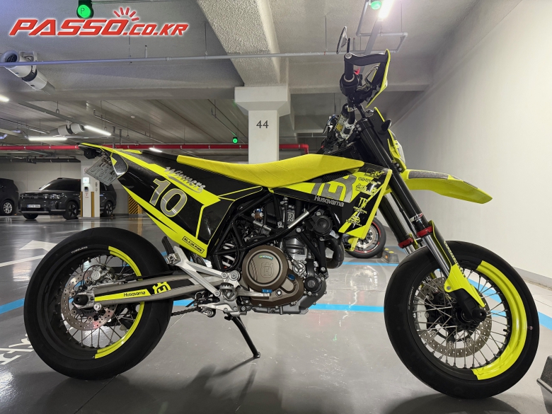 Husqvarna 701 슈퍼모토