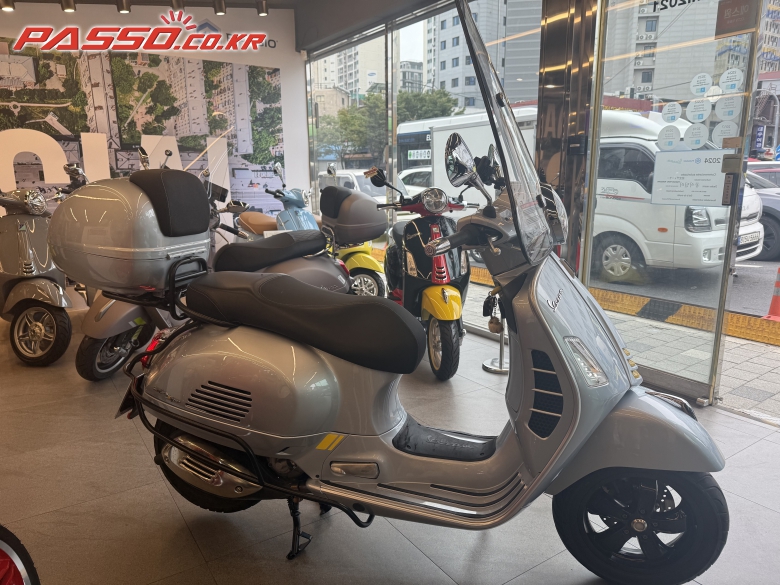 Vespa GTS 300 슈퍼테크