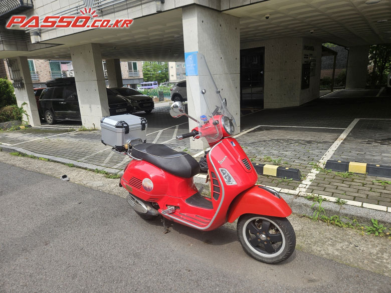 Vespa GTS 300 슈퍼