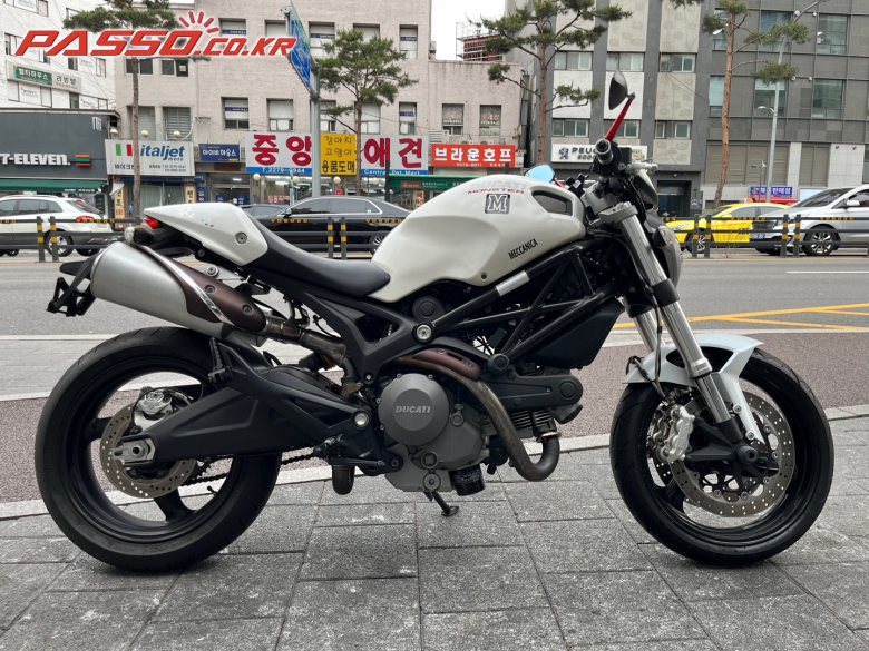 Ducati 몬스터 696