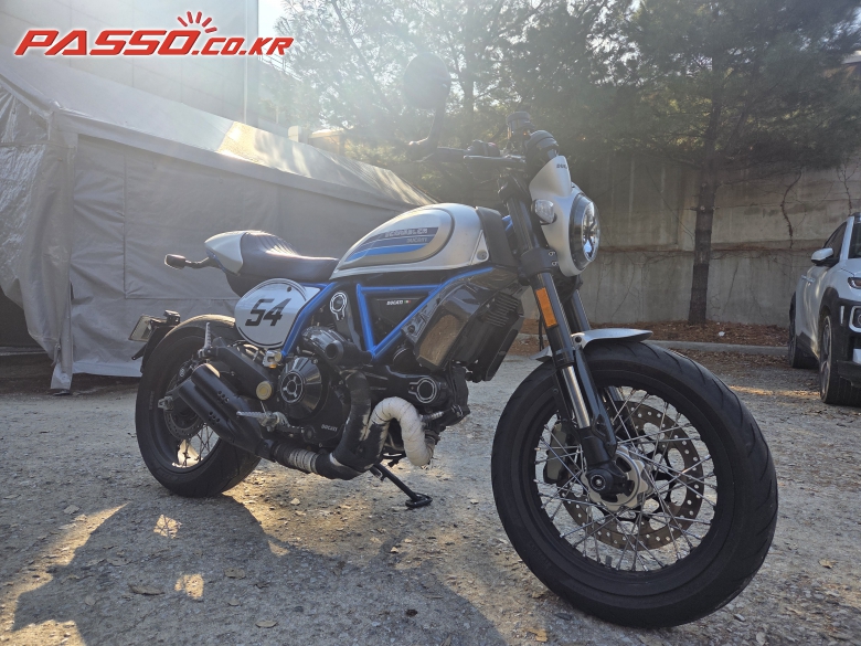 Ducati 스크램블러 카페 레이서