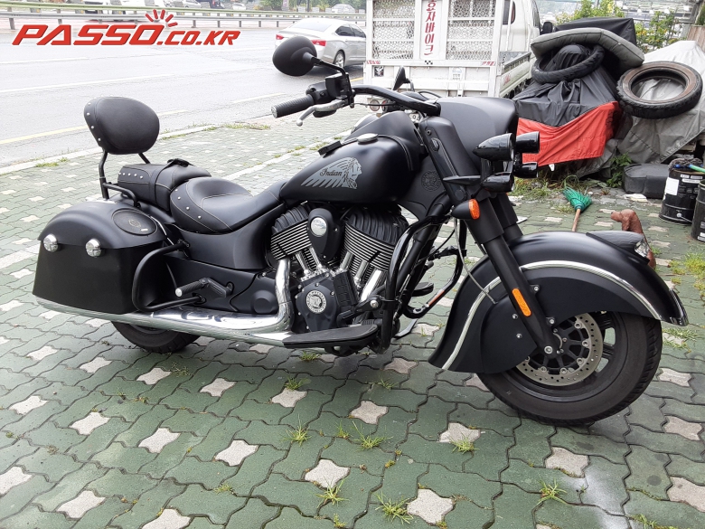 Indian Motorcycle 치프 블랙호크 다크