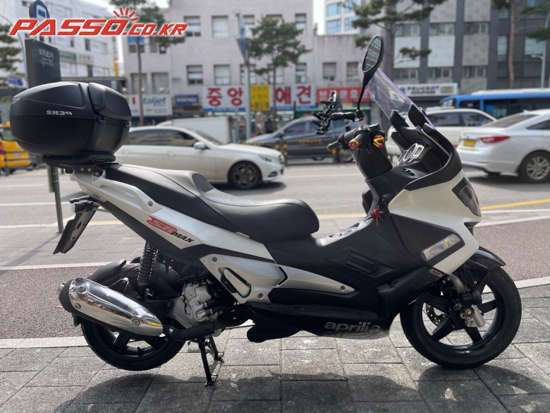 Aprilia SR MAX 300