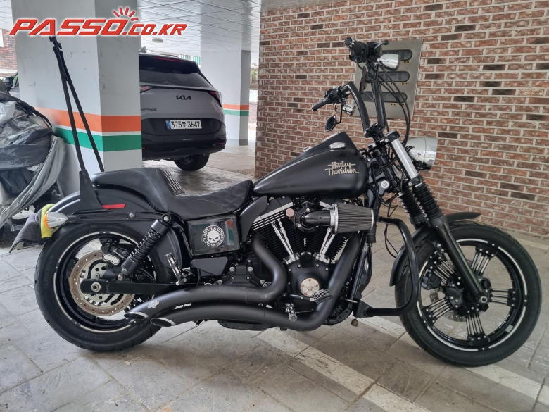 Harley-Davidson 다이나 스트릿밥