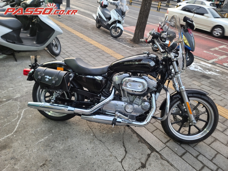 Harley-Davidson 883 슈퍼로우