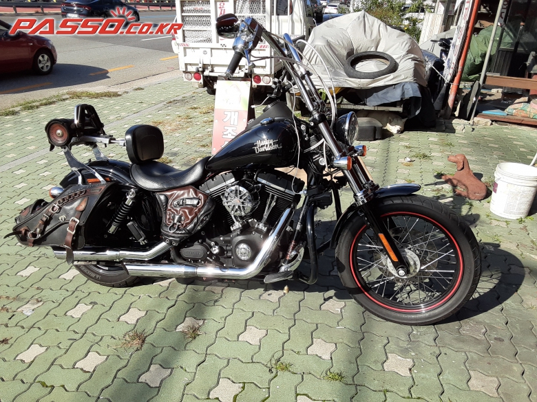 Harley-Davidson 다이나 스트릿밥