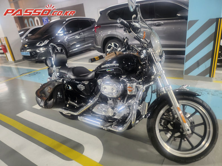 Harley-Davidson 883 슈퍼로우