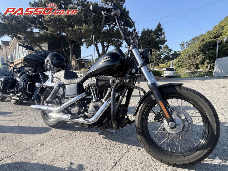 Harley-Davidson 다이나 스트릿밥