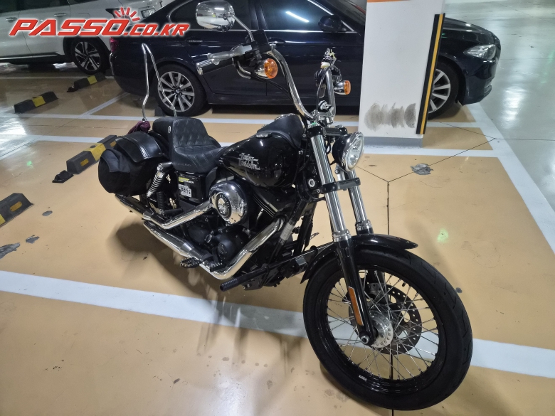 Harley-Davidson 다이나 스트릿밥