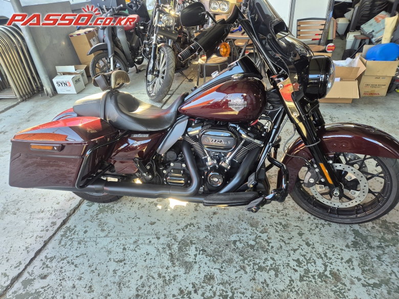 Harley-Davidson 로드킹 스페셜