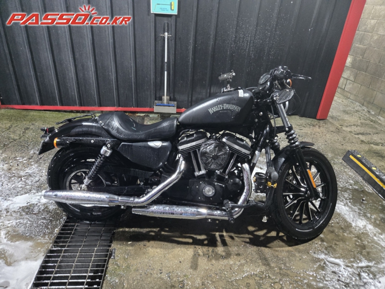 Harley-Davidson 883