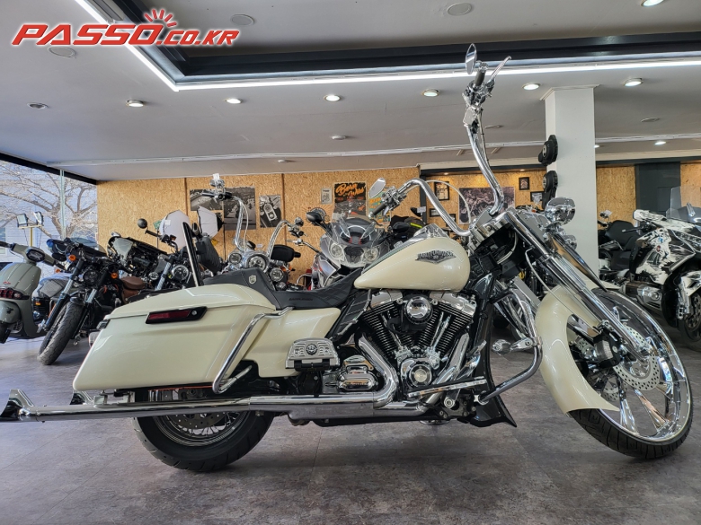 Harley-Davidson 로드킹 클래식