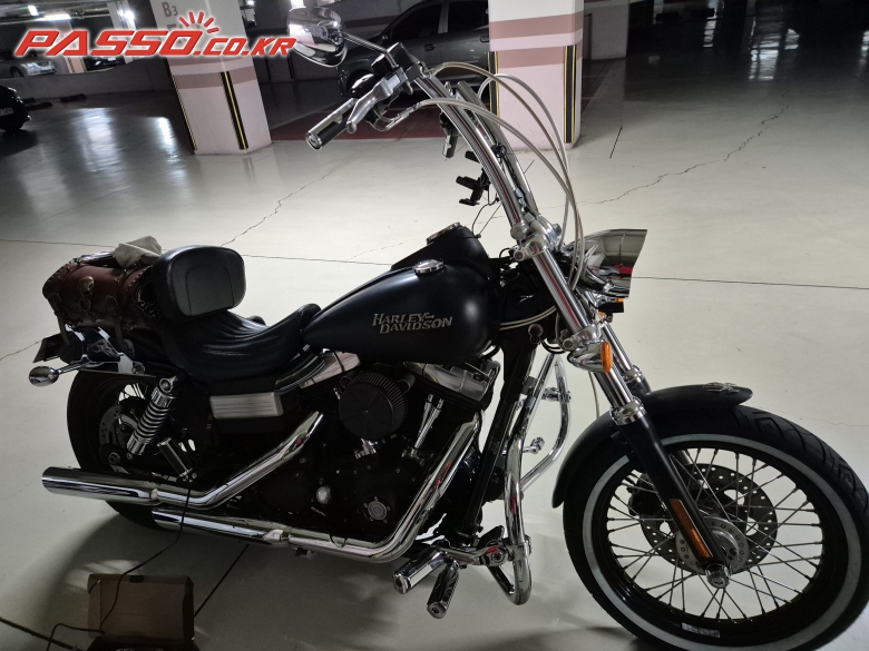 Harley-Davidson 다이나 스트릿밥