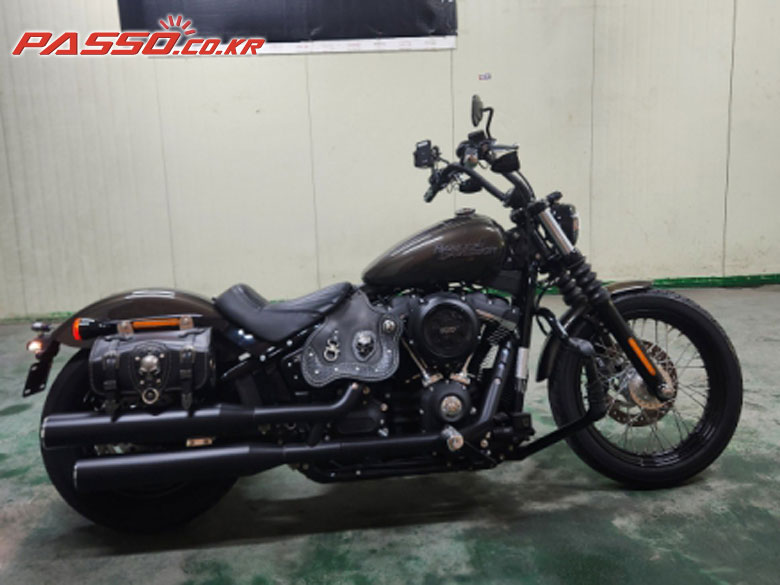 Harley-Davidson 스트리트 밥
