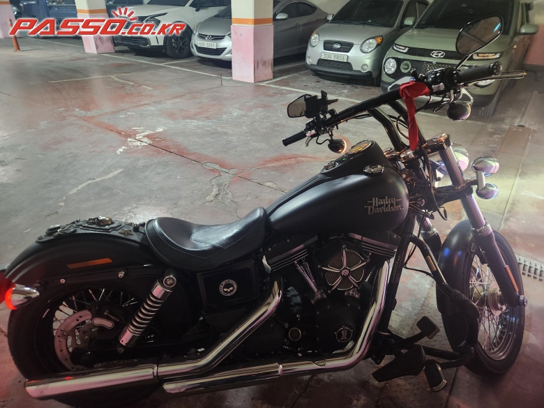 Harley-Davidson 다이나 스트릿밥