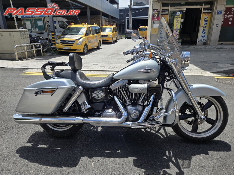Harley-Davidson 다이나 스위치백