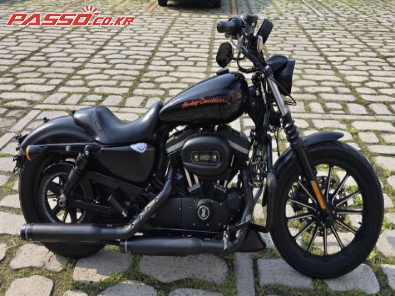 Harley-Davidson 883