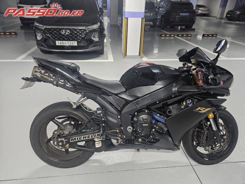 Yamaha YZF R1