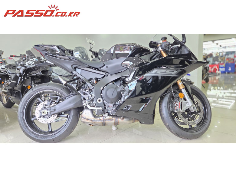 Yamaha YZF R9