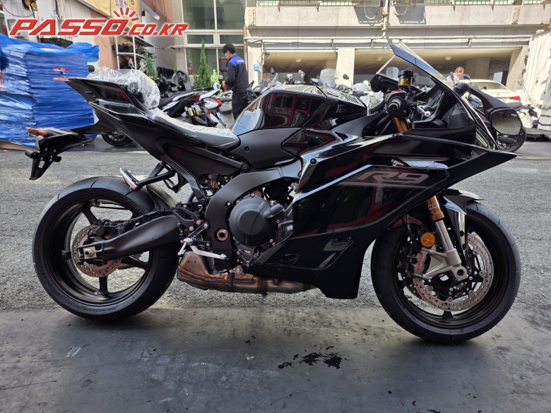 Yamaha YZF R9