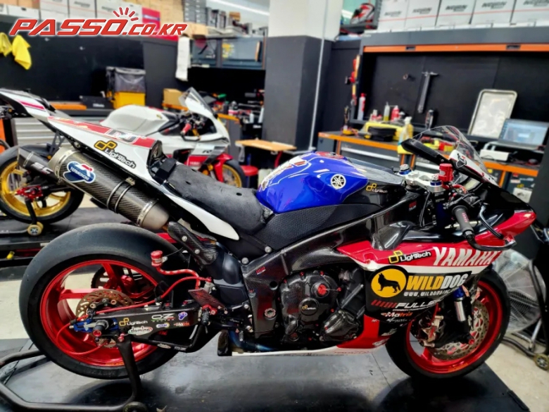 Yamaha YZF R1
