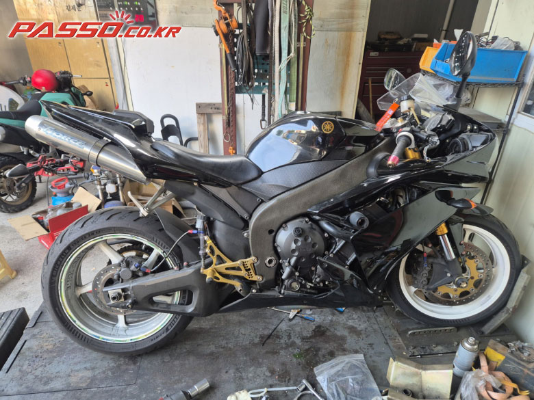 Yamaha YZF R1