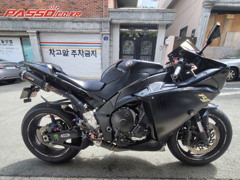 Yamaha YZF R1