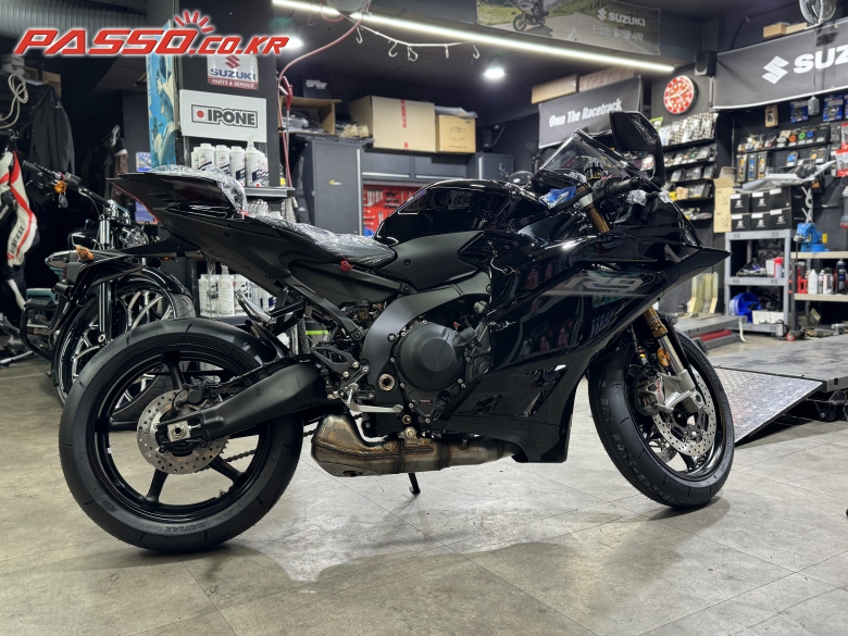 Yamaha YZF R9
