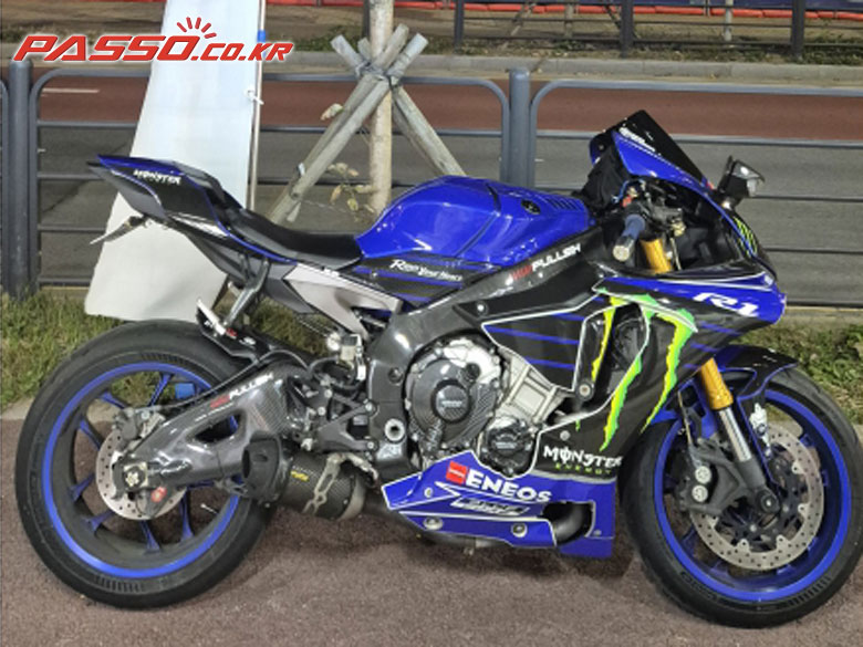 Yamaha YZF R1