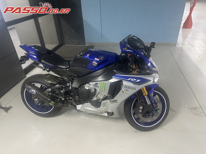 Yamaha YZF R1