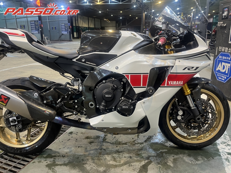 Yamaha YZF R1