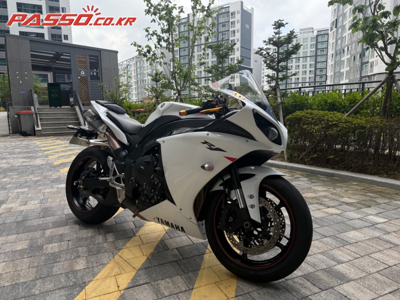 Yamaha YZF R1