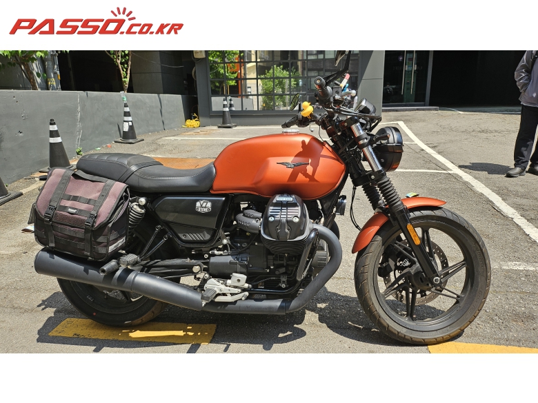 Moto Guzzi V7 Stone