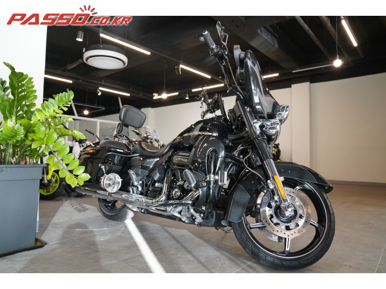 Harley-Davidson CVO 스트리트 글라이드