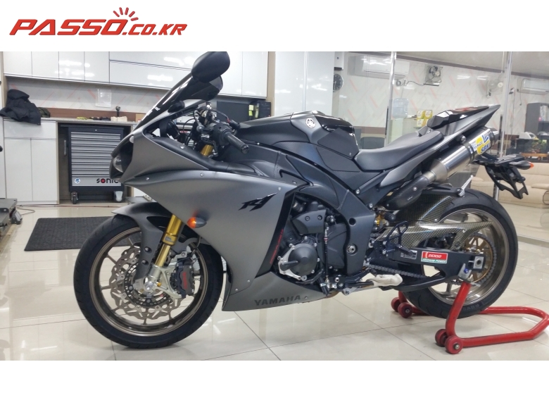 Yamaha YZF R1