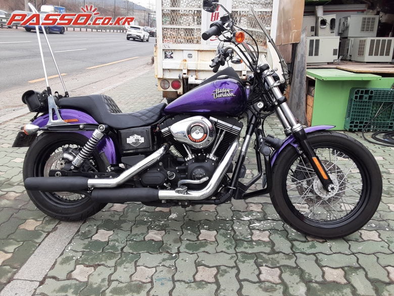 Harley-Davidson 다이나 스트릿밥