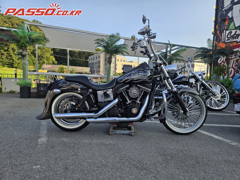 Harley-Davidson 다이나 스트릿밥